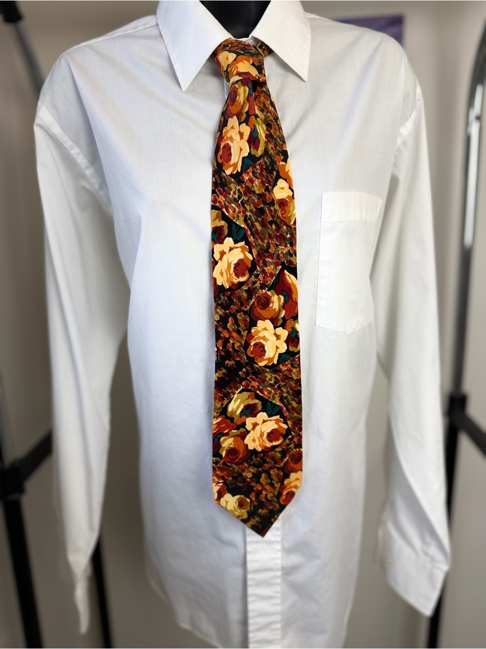 Emanuel Ungaro Paris 100% Silk Tie Made in Italy Painterly Floral Rose